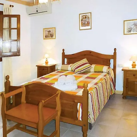 Villa Sleeps 6 Pool Air Con Wifi *